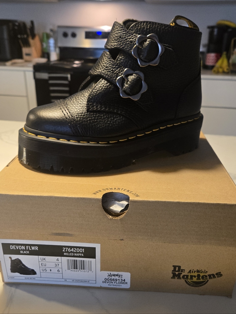 BRAND NEW Dr Martens Devon Flower